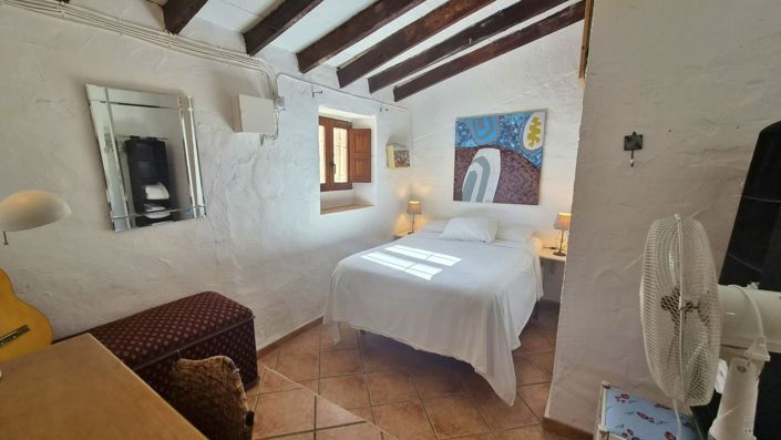 Image No.32-2 Bed Country House for sale