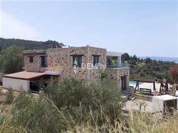 27341-villa-for-sale-in-pomosfull