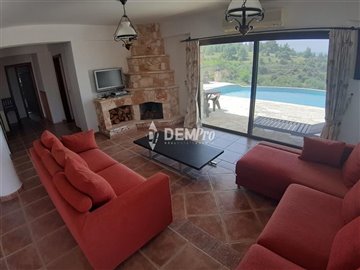 27361-villa-for-sale-in-pomosfull