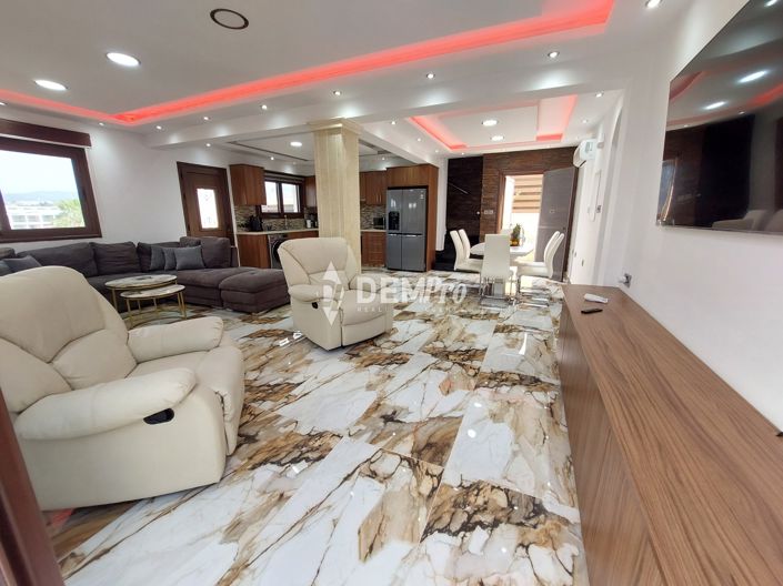 Image No.2-5 Bed Villa for sale