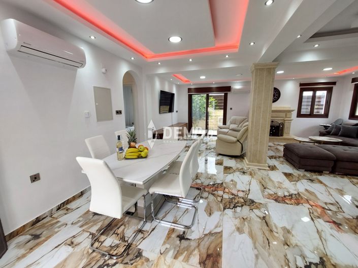 Image No.5-5 Bed Villa for sale