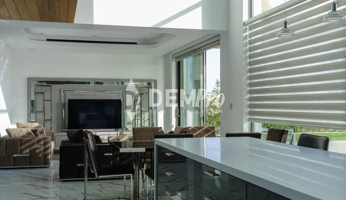 Image No.3-Villa de 4 chambres à vendre à Peyia