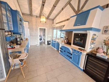 56553-villa-for-sale-in-peyia-coral-bayfull