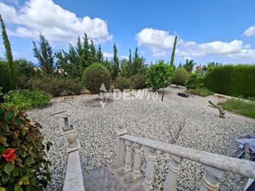58132-villa-for-sale-in-peyiafull