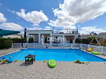 58123-villa-for-sale-in-peyiafull