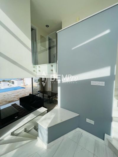 Image No.10-3 Bed Villa for sale