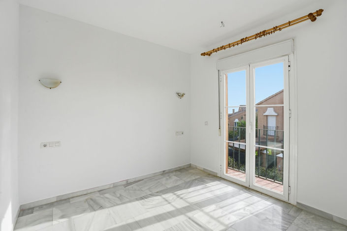 Image No.14-3 Bed Property for sale