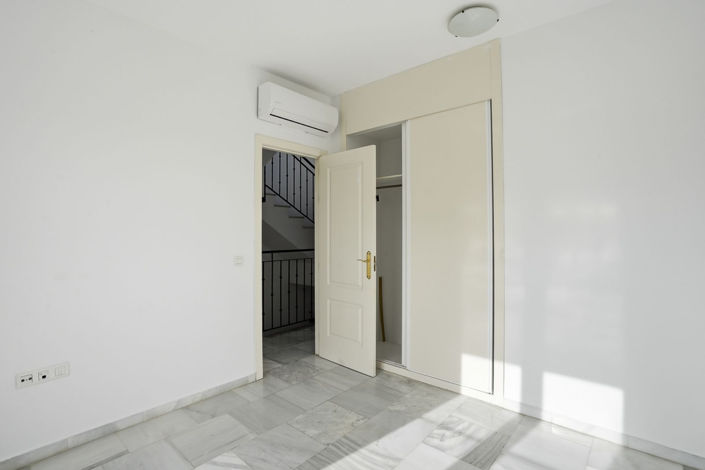 Image No.15-3 Bed Property for sale