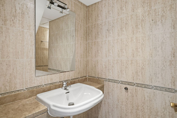 Image No.11-2 Bed Property for sale