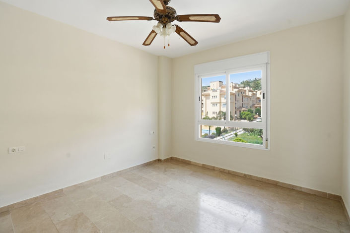 Image No.12-2 Bed Property for sale