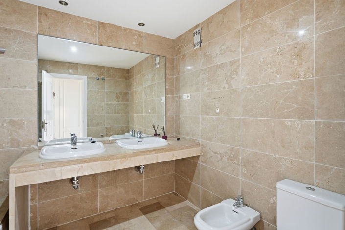 Image No.15-2 Bed Property for sale