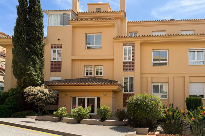 Image No.25-2 Bed Property for sale