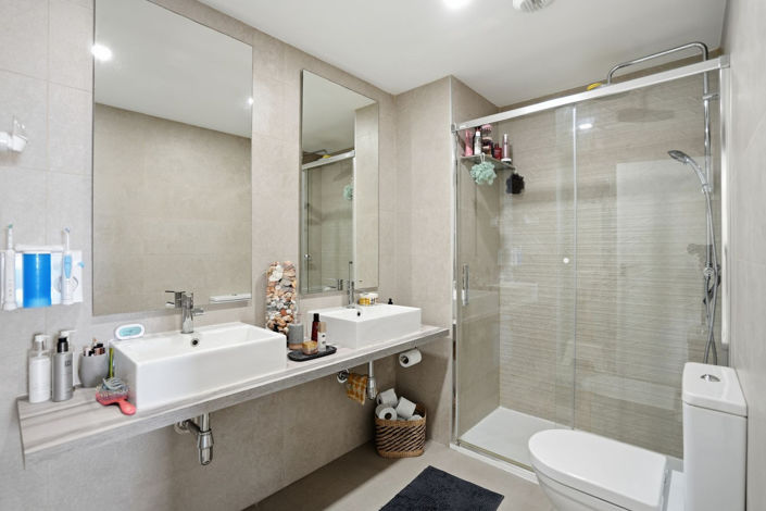 Image No.17-2 Bed Property for sale