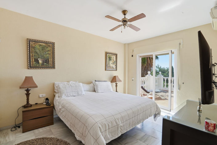 Image No.17-6 Bed Property for sale