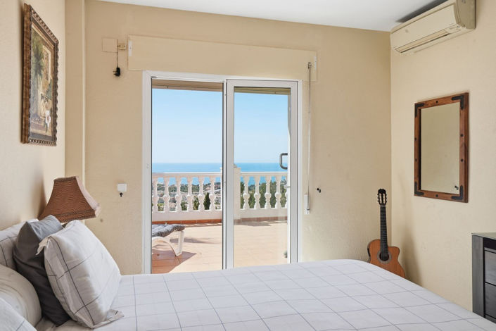 Image No.19-6 Bed Property for sale