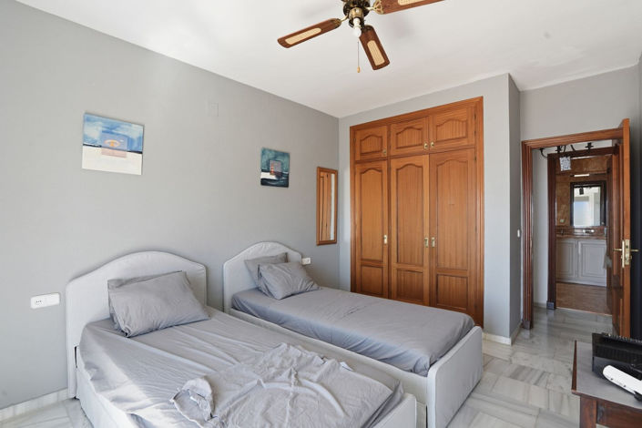 Image No.23-6 Bed Property for sale