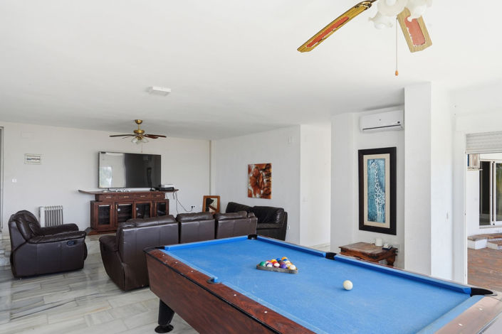 Image No.28-6 Bed Property for sale