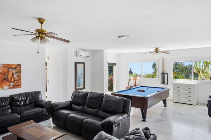 Image No.31-6 Bed Property for sale