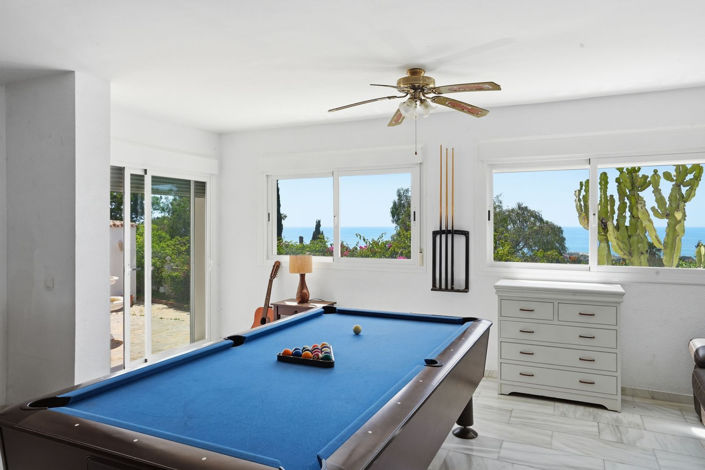 Image No.32-6 Bed Property for sale