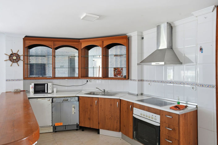 Image No.33-6 Bed Property for sale