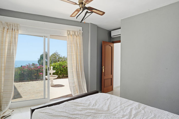 Image No.37-6 Bed Property for sale