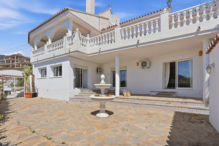 Image No.39-6 Bed Property for sale