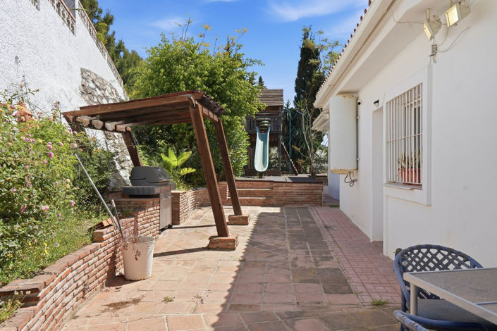 Image No.40-6 Bed Property for sale