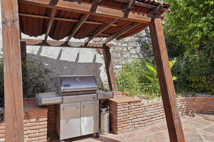 Image No.41-6 Bed Property for sale