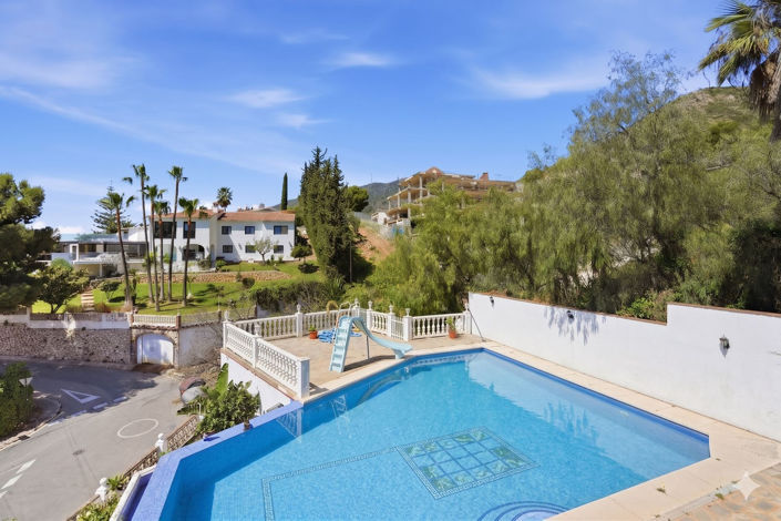 Image No.42-6 Bed Property for sale