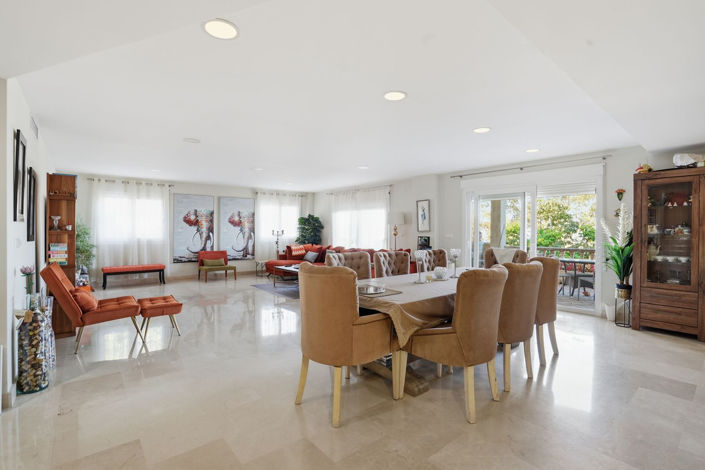 Image No.14-6 Bed Property for sale