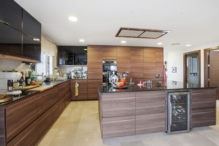 Image No.15-6 Bed Property for sale