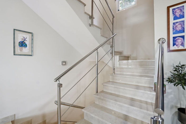 Image No.36-6 Bed Property for sale