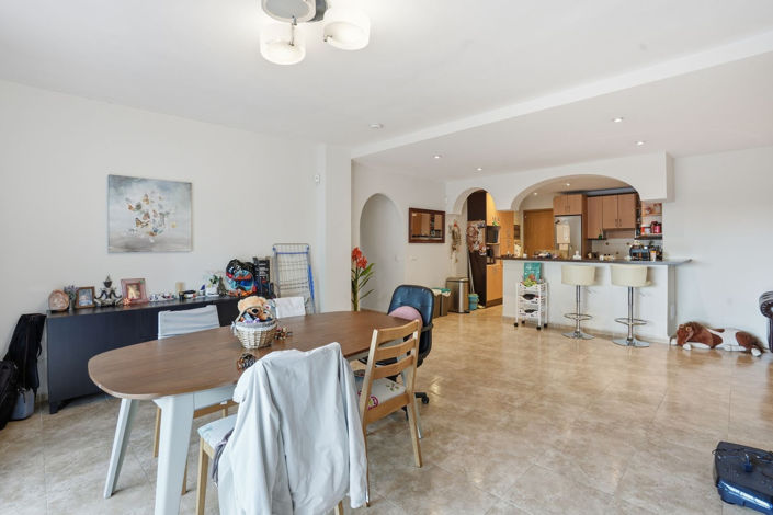 Image No.39-6 Bed Property for sale