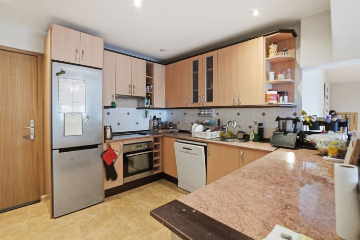 Image No.41-6 Bed Property for sale