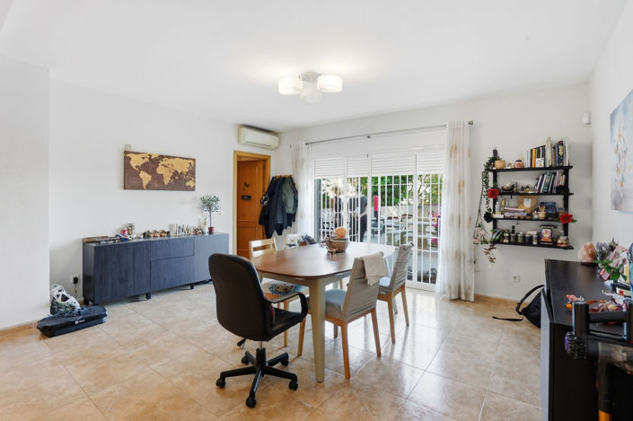 Image No.42-6 Bed Property for sale