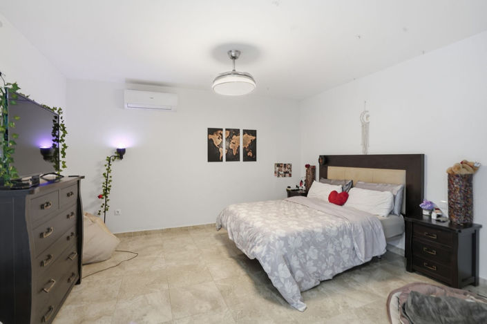 Image No.43-6 Bed Property for sale
