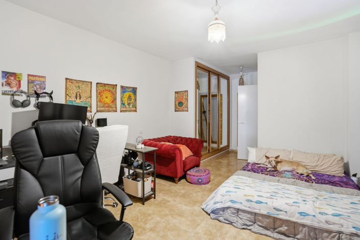 Image No.45-6 Bed Property for sale