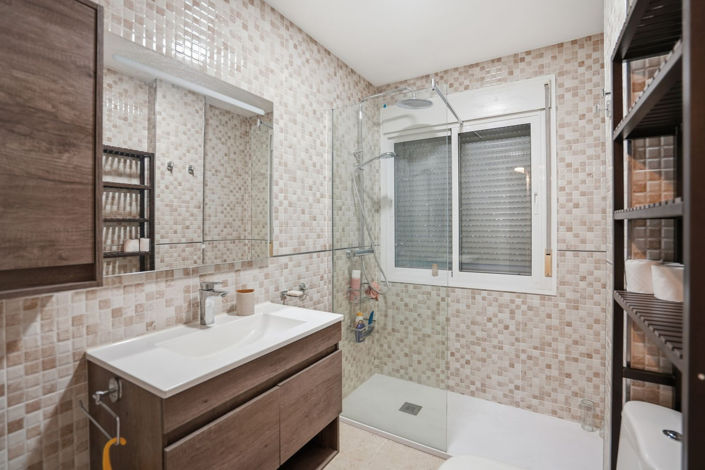 Image No.46-6 Bed Property for sale
