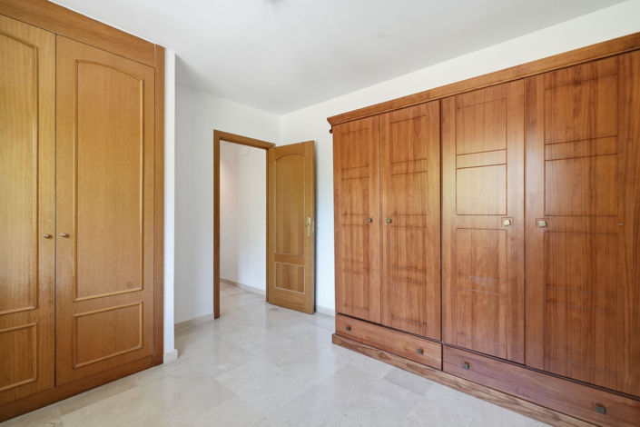 Image No.20-3 Bed Property for sale