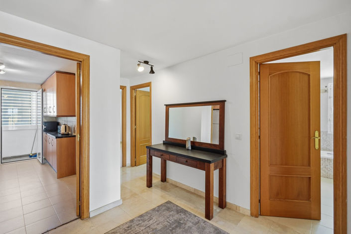 Image No.26-3 Bed Property for sale