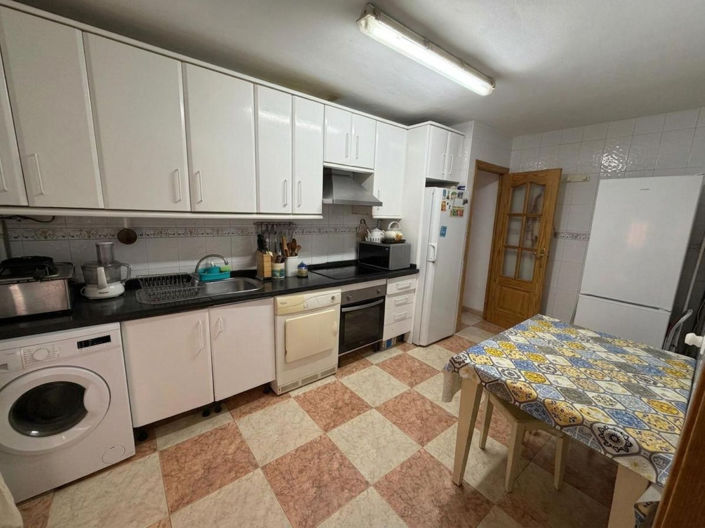 Image No.12-5 Bed Property for sale