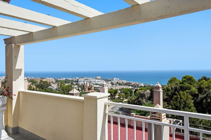 Image No.12-2 Bed Property for sale