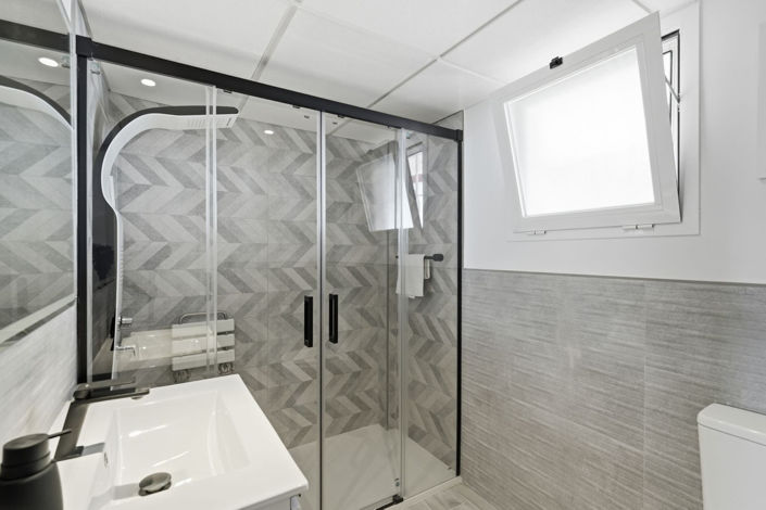 Image No.16-2 Bed Property for sale