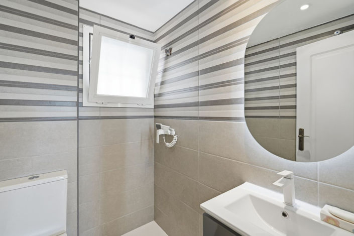 Image No.19-2 Bed Property for sale