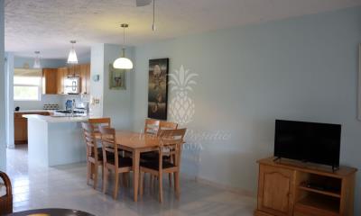villa-409b-dining-area