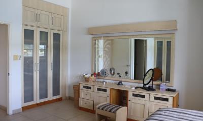 18-223d-master-bedroom-2