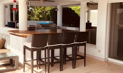 Caribbean-blue-outdoor-dining