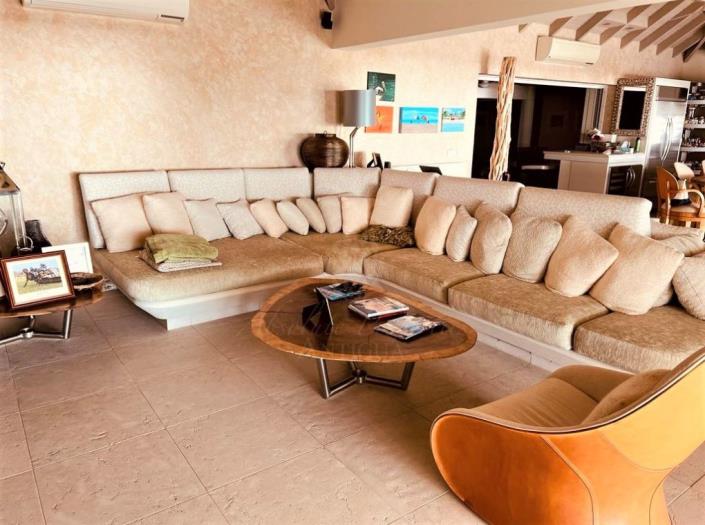 Image No.9-5 Bed Villa / Detached for sale