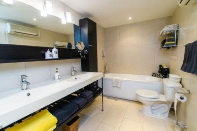bathroom2