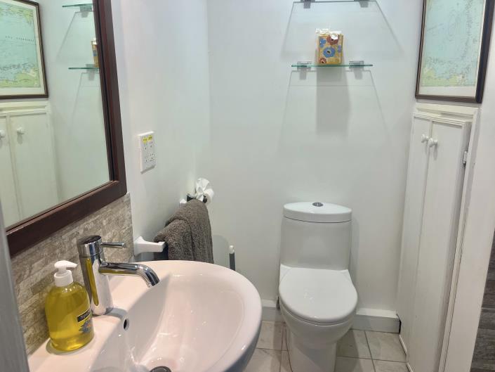 Image No.15-2 Bed Townhouse for sale